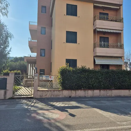 Via Nievo Giulianova